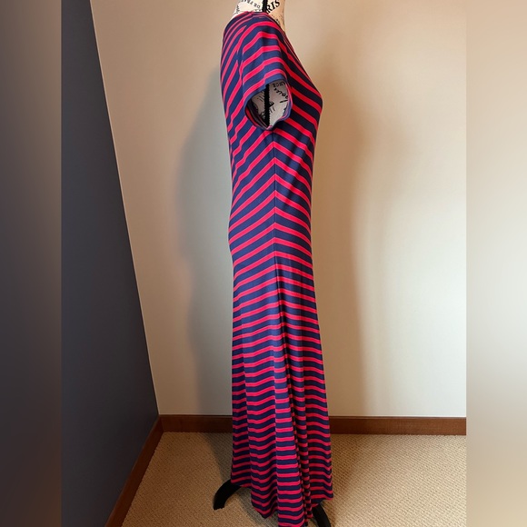 Vineyard Vines Dress - Picture 3 of 10